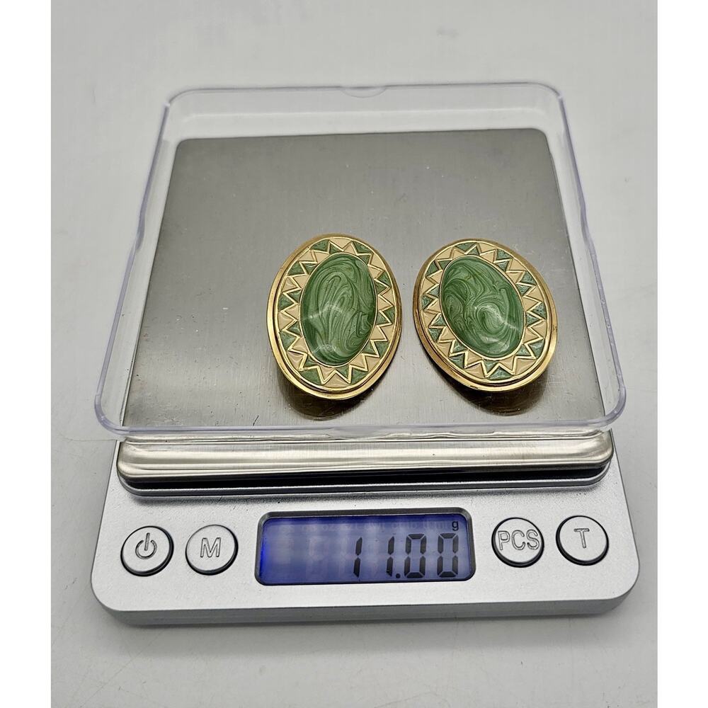 Vintage Green Enameled Inlay Swirl Gold Tone Oval Clip Earrings - Picture 6 of 7
